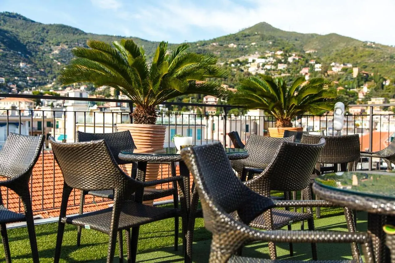 Hotiday Room Collection - Alassio Centro Отель