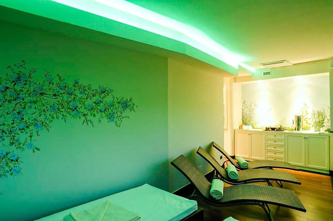 Hotiday Room Collection - Alassio Centro 3*,